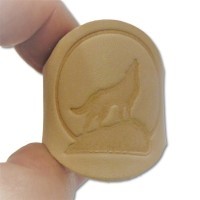 Pasador Estampado - Lobo aullando semi circulo